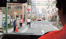 �o�X��ł��q����𔭌�